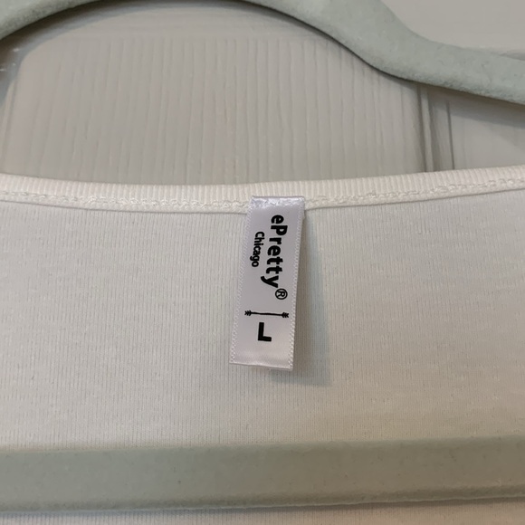 ePretty Chicago White Lace Trim V-Neck Tee Large EUC - Picture 3 of 4